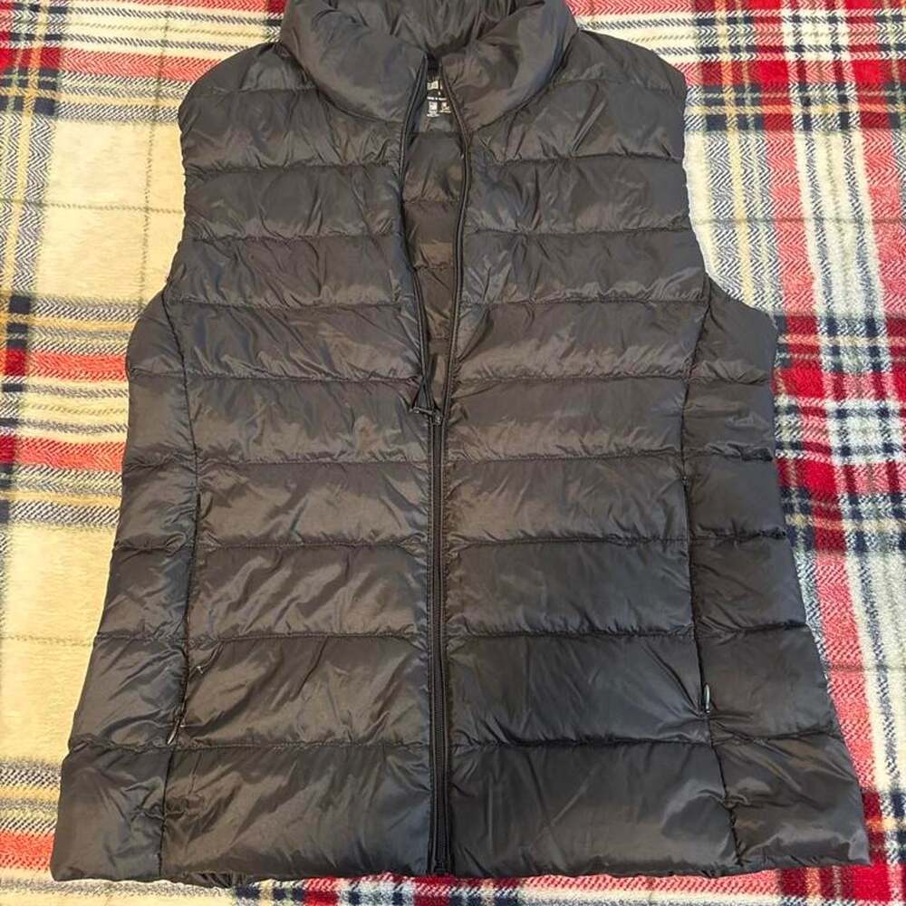 UNIQLO Women's Black and Grey Gilet